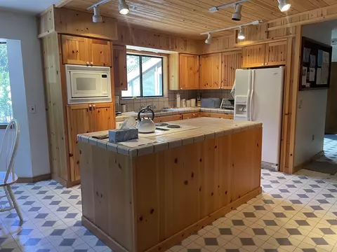 Kitchen - 13 Yokut Trl, Graeagle, CA 96103 photo 2 of 2