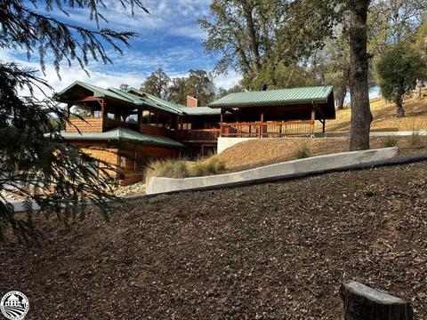 19526 Ferretti Rd, Groveland, CA 95321