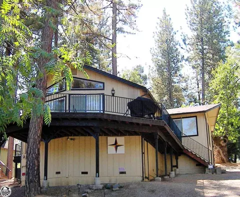 19369 Ferretti Rd, Groveland, CA 95321