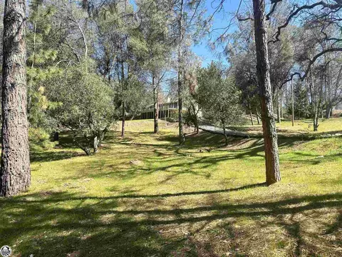 4-435 Cresthaven Dr, Groveland, CA 95321