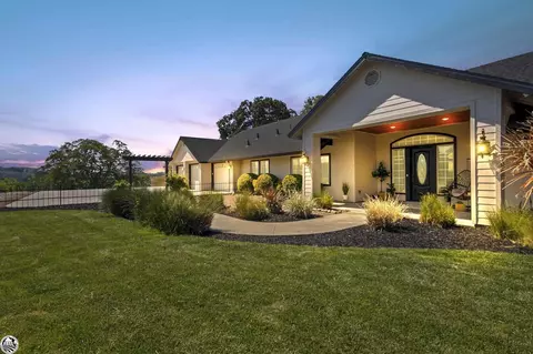 17875 Mountain Ridge Dr, Sonora, CA 95370