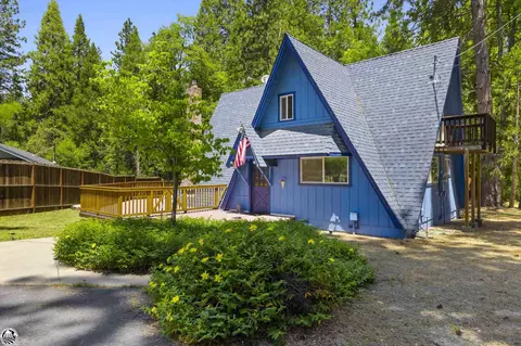 22488 Red River Dr, Sonora, CA 95370
