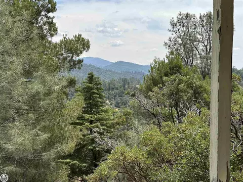 21313 Oman Dr, Soulsbyville, CA 95372