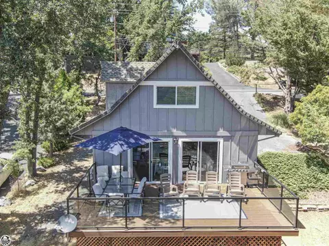 19675 Pleasantview Dr, Groveland, CA 95321