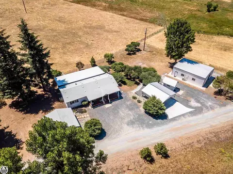 6420 Cerro Sierra Dr, Greeley Hill, CA 95311