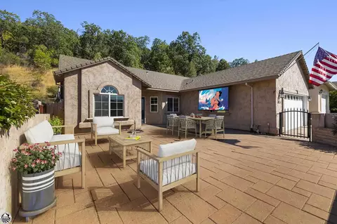 17117 Upper Starr King Dr, Soulsbyville, CA 95372