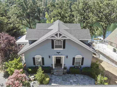 19669 Pleasantview Dr, Groveland, CA 95321