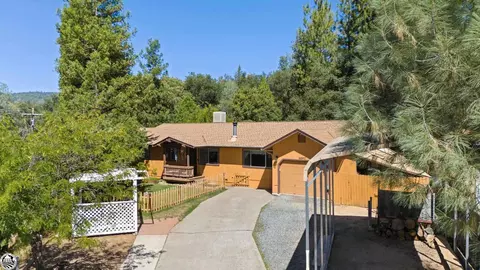 16592 Sallander Dr, Sonora, CA 95370