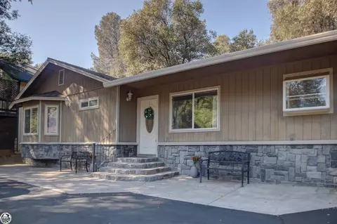 19018 Jimmie Bell St, Groveland, CA 95321