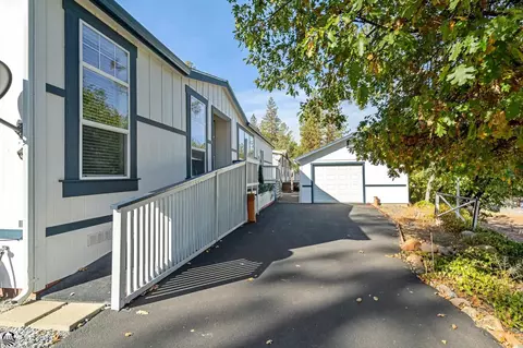 22622 Whispering Pines Dr, Groveland, CA 95321