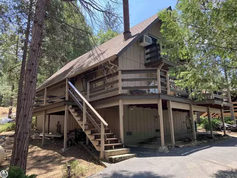 19689 Pine Mountain Dr, Groveland, CA 95321