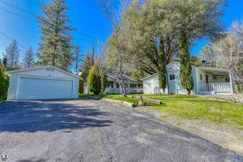 17519 Henderson Rd, Big Oak Flat, CA 95305