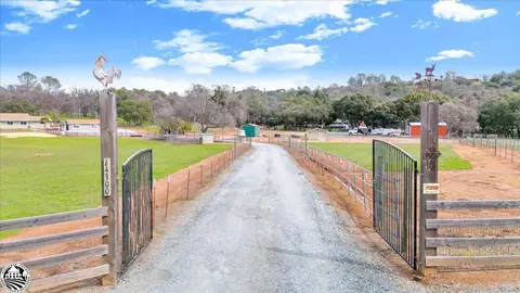 14300 Tinnin Ct, Sonora, CA 95370