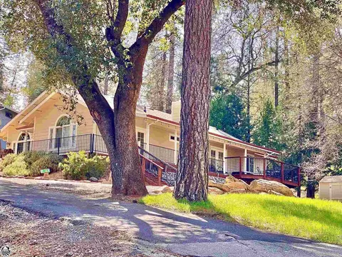 19366 James Cir, Groveland, CA 95321