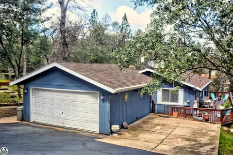 19066 Digger Pine St, Groveland, CA 95321