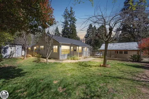 5005 Hillcrest Rd, Hathaway Pines, CA 95233