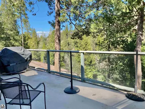 20240 Lower Skyridge Dr, Groveland, CA 95321