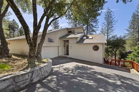 20759 Point View Dr, Groveland, CA 95321