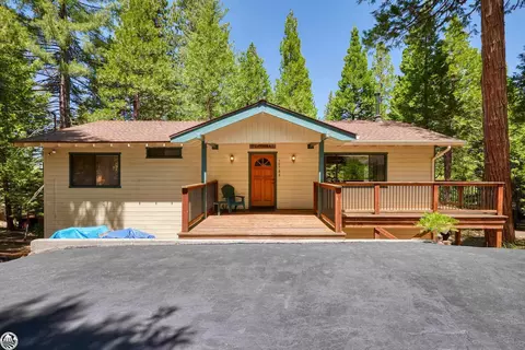 30788 Old Strawberry Rd, Pinecrest, CA 95364