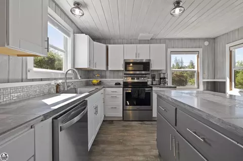 19670 Carne Richards Rd, Soulsbyville, CA 95372