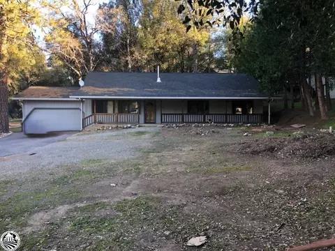 13121 Mohrmann Ave, Groveland, CA 95321