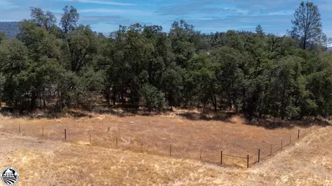 17951 Crowbar Ln, Tuolumne, CA 95379