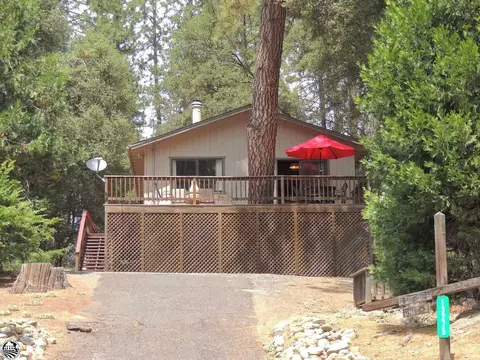 13275 Wells Fargo Dr, Groveland, CA 95321