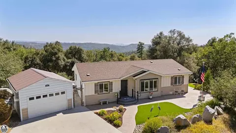 16515 Oakridge Dr, Sonora, CA 95370
