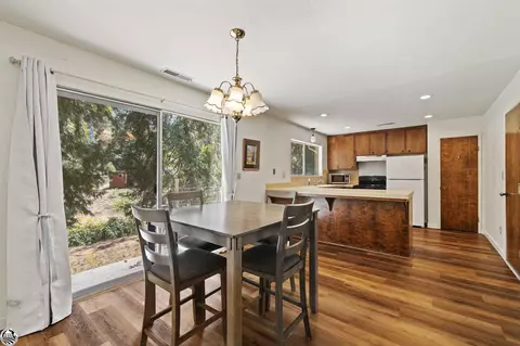 28400 River Dr, Strawberry, CA 95375