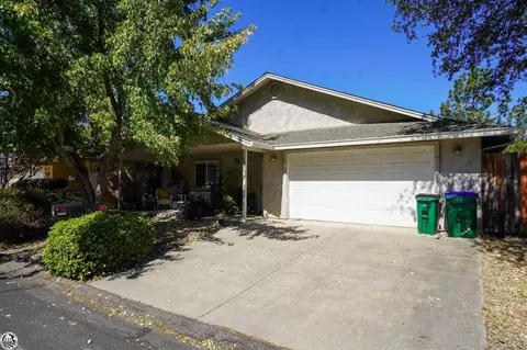 18025 Clouds Rest Rd, Soulsbyville, CA 95372