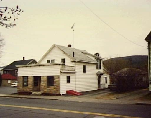 52 West St, Ware, MA 01082 photo 1