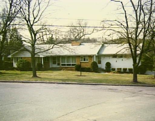 10 Pondview Dr, Springfield, MA 01118 photo 1