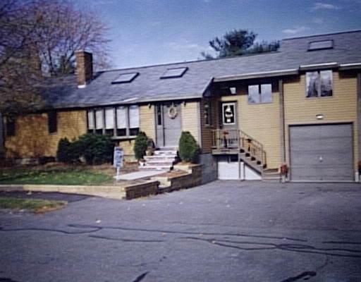 28 Macarthur Blvd, Danvers, MA 01923 photo 1