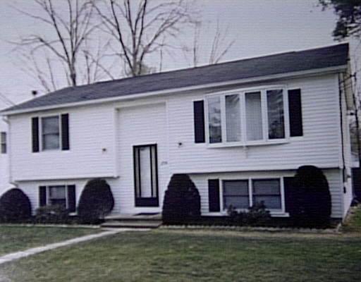 209 Senator St, Springfield, MA 01129 photo 1