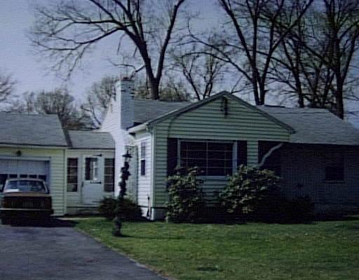696 Plumtree Rd, Springfield, MA 01118 photo 1