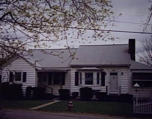 17 Wall St, Uxbridge, MA 01569 photo 1