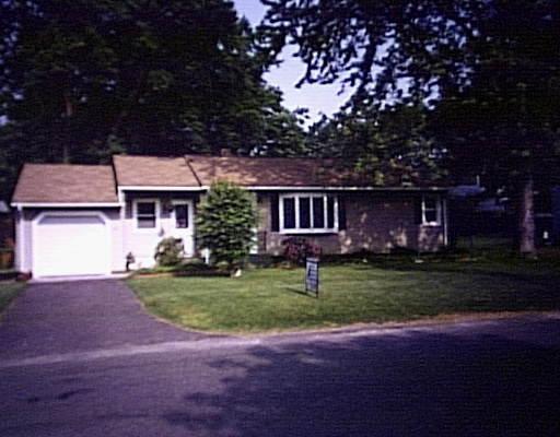 24 Randall St, Chicopee, MA 01020 photo 1