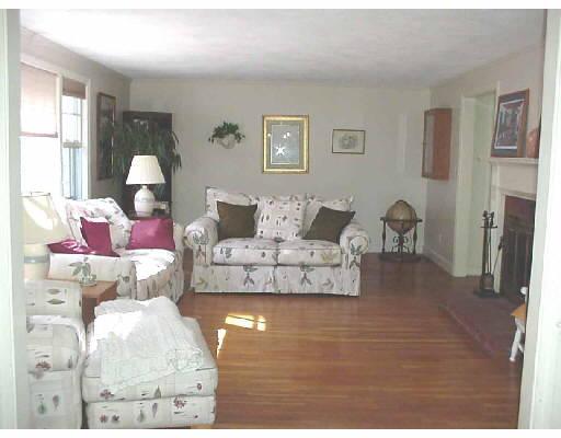 4 Elizabeth Cir, Needham, MA 02492 photo 5