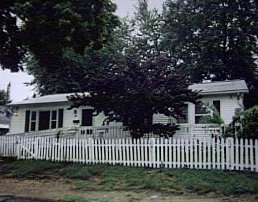 118 Silas St, Springfield, MA 01109 photo 1