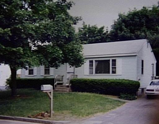 17 Leatherleaf Cir, Springfield, MA 01109 photo 1