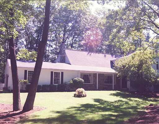 21 Overlook Dr E, Framingham, MA 01701 photo 1