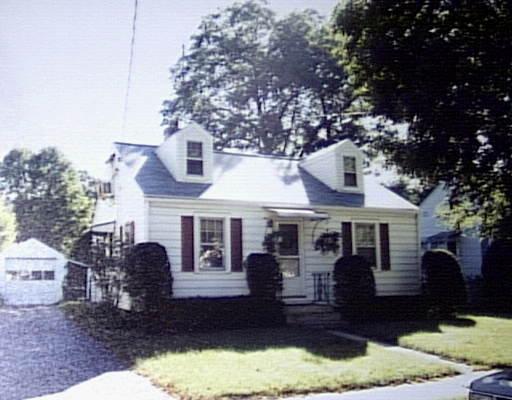 4 Gilman St, Springfield, MA 01108 photo 1