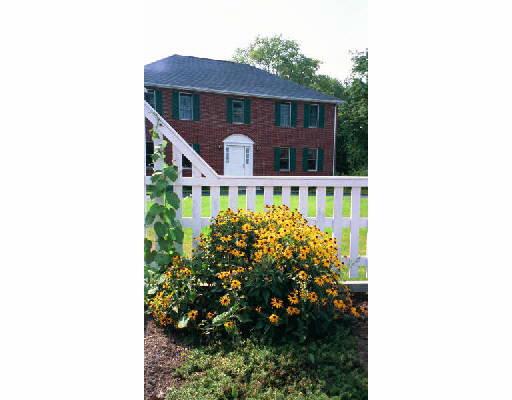 22 Sunset Dr, Dudley, MA 01571 photo 2