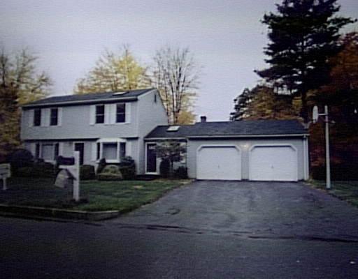 8 Ryan Cir, Springfield, MA 01118 photo 1