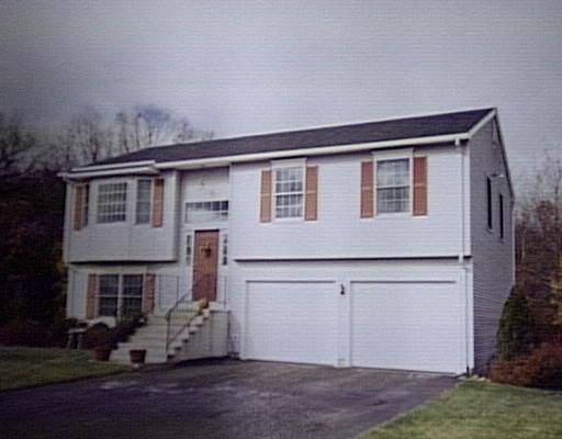 141 Winterset Dr, Springfield, MA 01129 photo 1