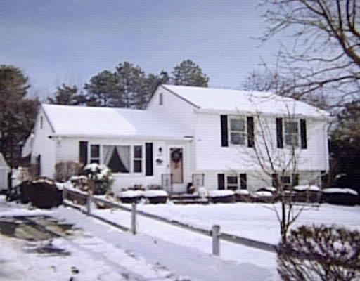 90 Pinta Cir, Springfield, MA 01104 photo 1