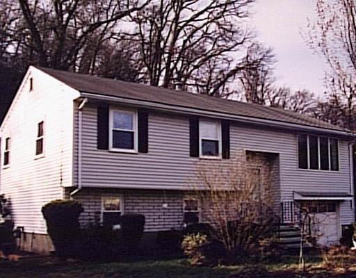 11 Pemberly Dr, Saugus, MA 01906 photo 1