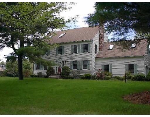 2 Pudding Stone Ln, Mendon, MA 01756 photo 1