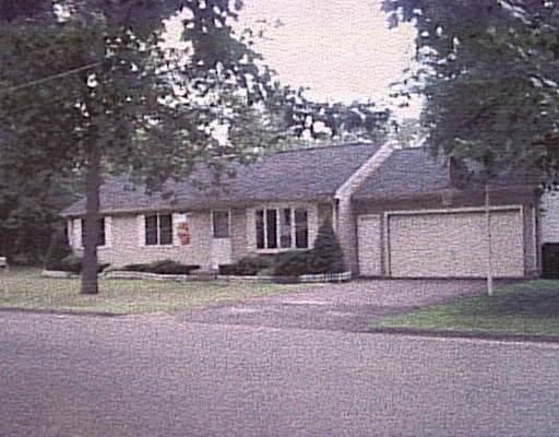 114 Lois St, Springfield, MA 01109 photo 1