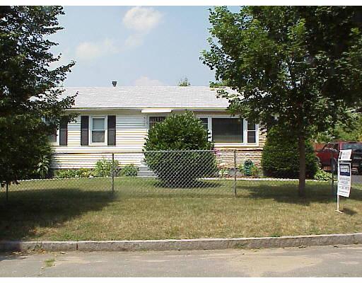24 Leatherleaf Cir, Springfield, MA 01109 photo 1